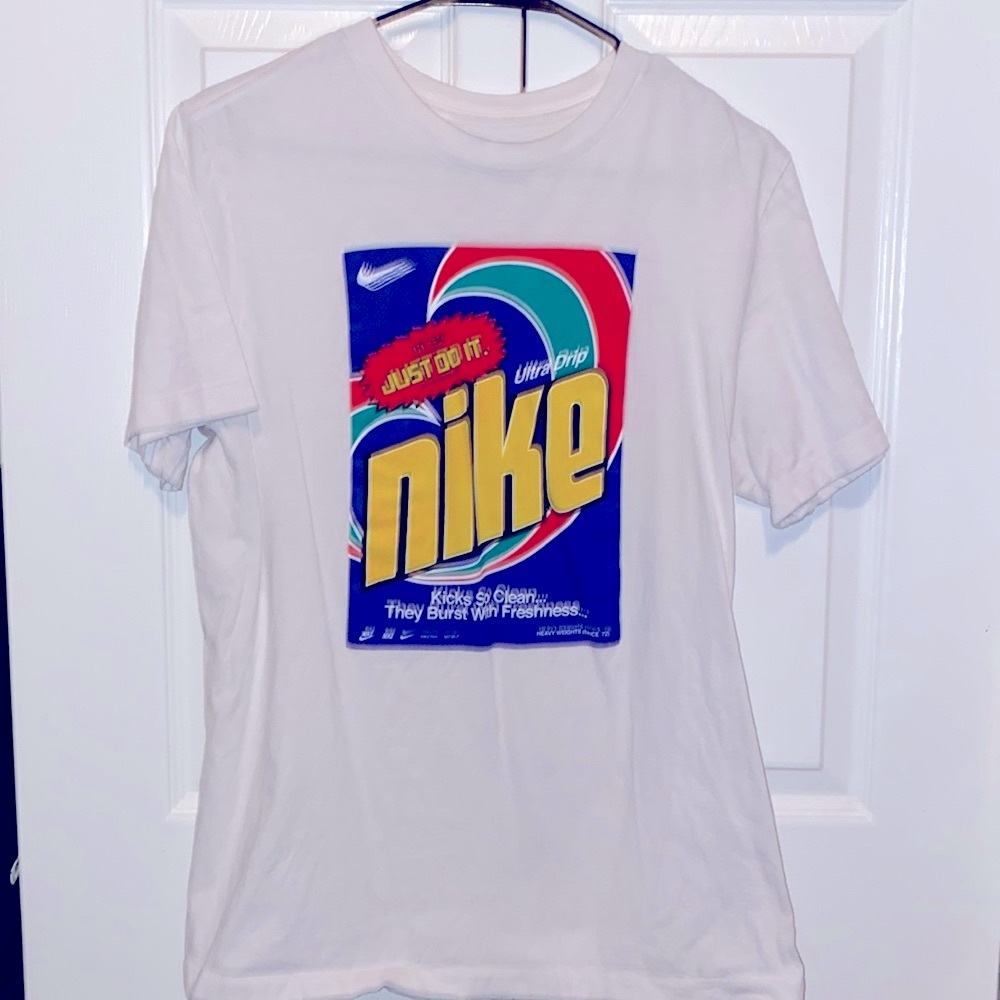 Nike White Graphic Tee Men’s Size M